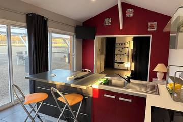 Gîte pour 3 personnes, avec piscine à Saint-Vite