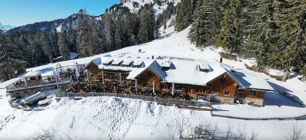 Hotel für 4 Personen, mit Terrasse und Whirlpool sowie Garten und Pool in Lenggries