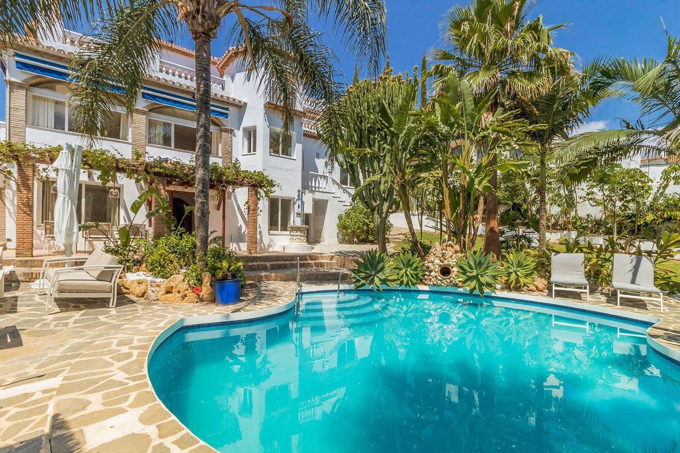 Villa "Gorgeous and Amazing Views" with Sea View, Private Pool & Wi-Fi in Estepona, Costa del Sol