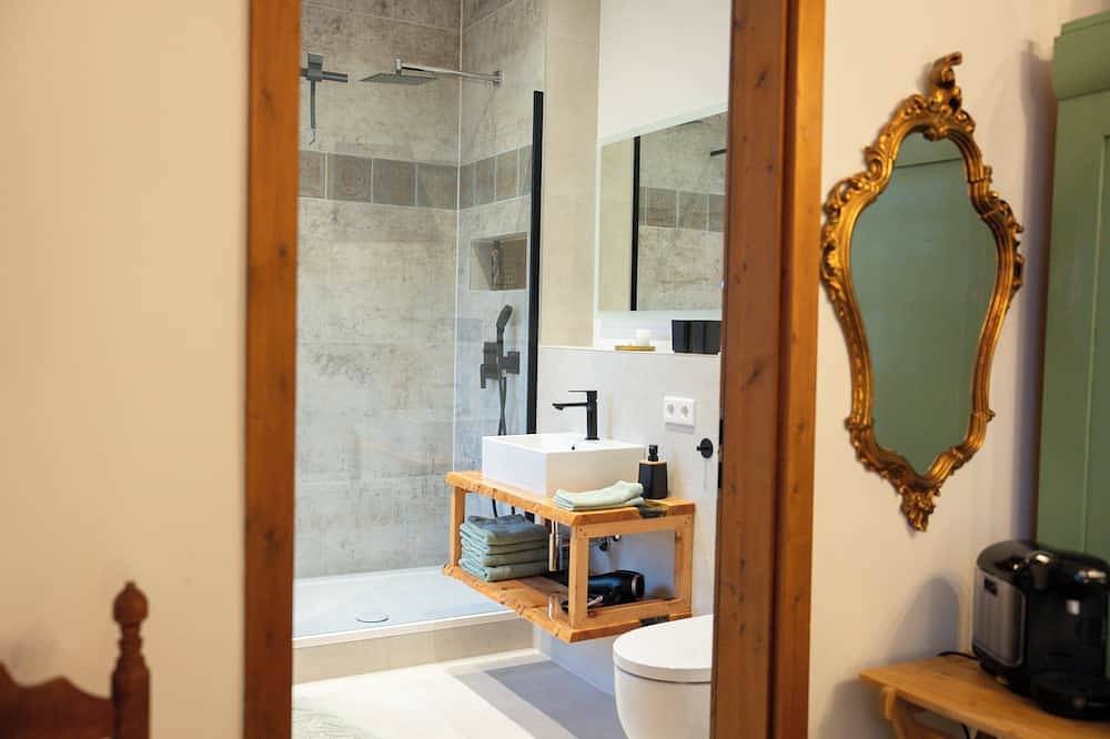Romantic double room in a historic castle in Núremberg, Frankenalb
