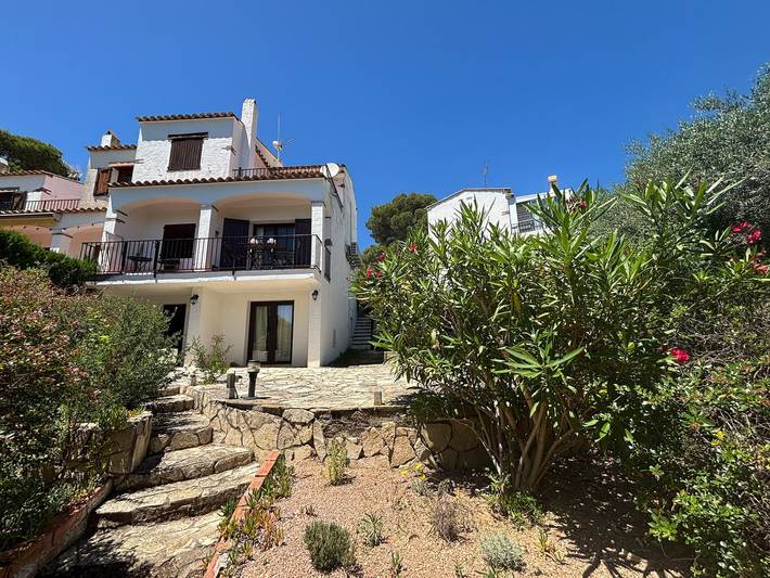 Casa rural para 6 personas, con Balcón y Terraza además de Jardín y Piscina en Torroella de Montgrí - 2