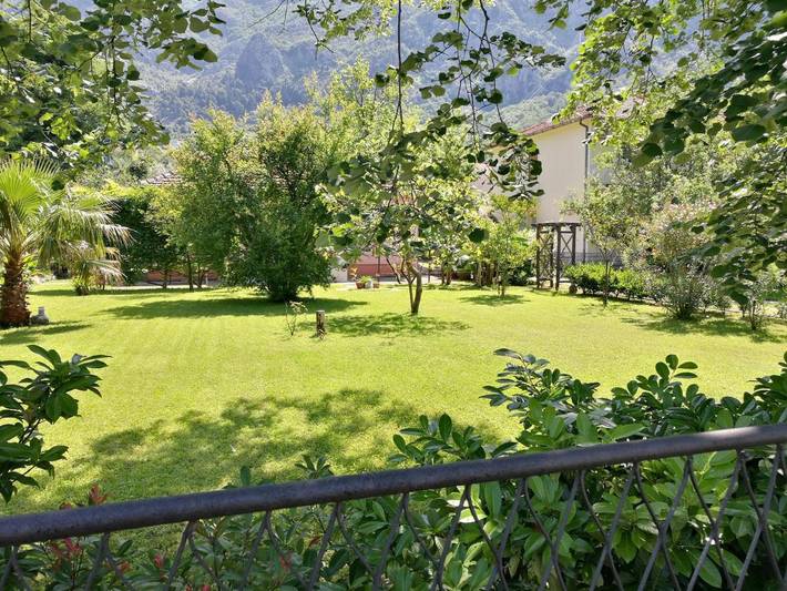 Gîte pour 7 personnes, avec vue et jardin dans Risan - 4