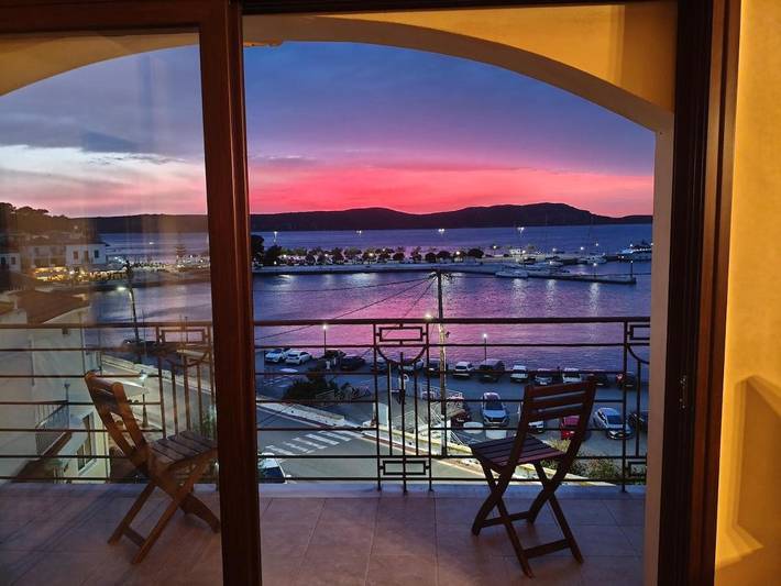 Gîte pour 6 personnes, avec balcon et vue dans Pýlos