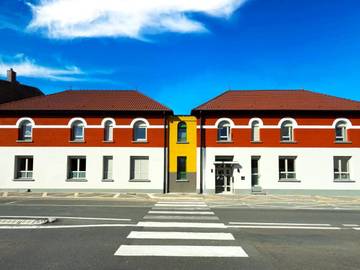 Location de vacances pour 8 personnes, avec terrasse et jardin à Saint-Laurent-Blangy