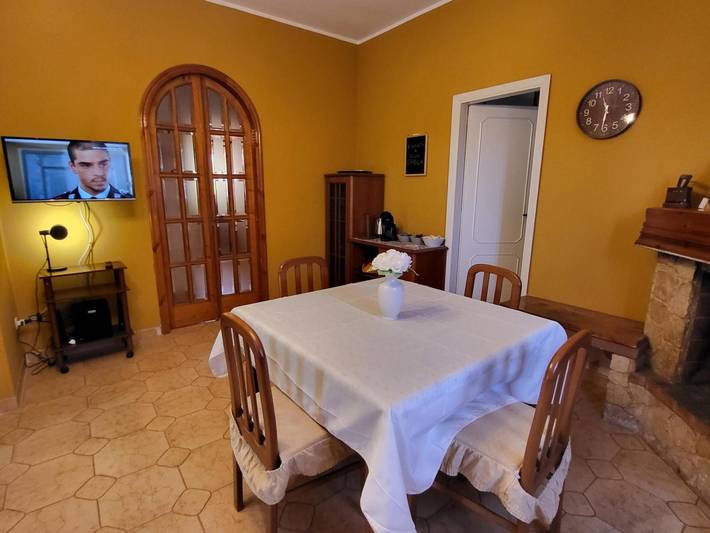Villa Isabella Guest House - con Giardino, Parcheggio e Wifi in Ostuni, Salento