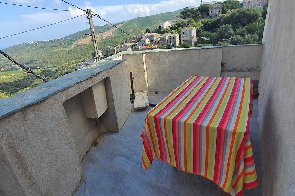 Ganze Wohnung, Charmant Appartement T4 Avec Terrasse à Rogliano, Cap Corse Maccinaggio in Rogliano, Cap Corse