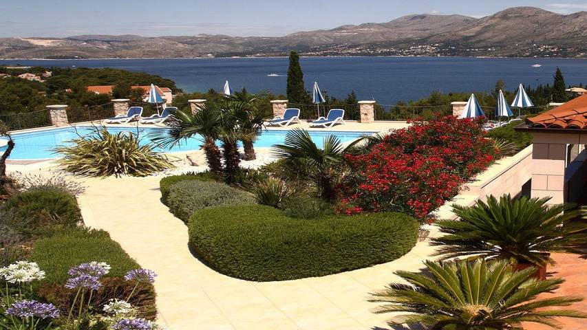 Holiday letting for 5 people, with pool and balcony in Cavtat