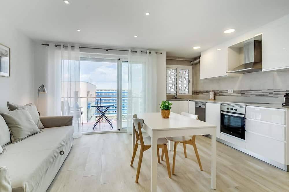 Apartamento entero, Aparthotel con piscina y terraza vistas al mar in Santa Susana, Costa del Maresme