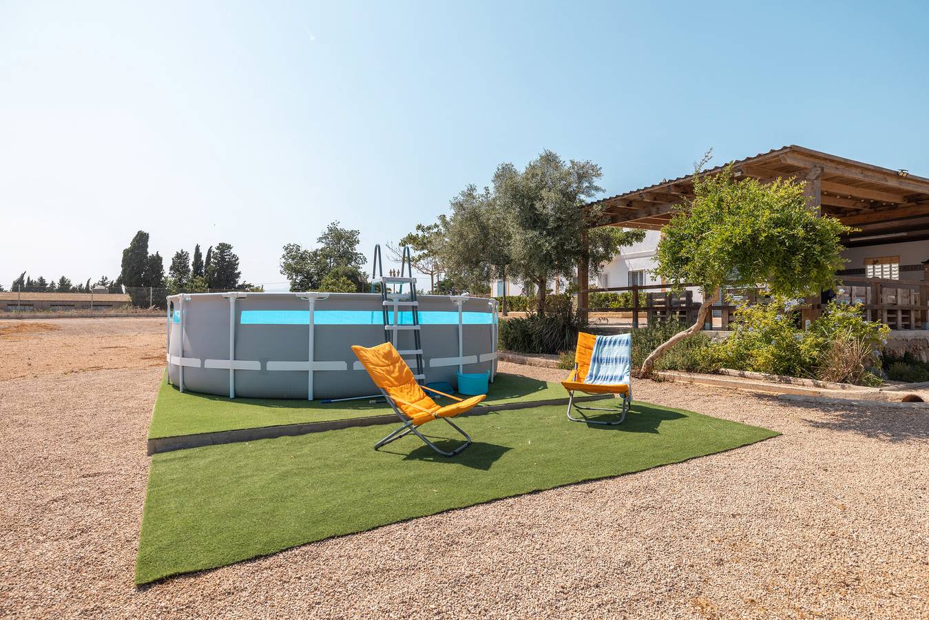 Casita de campo 'Masía Punta L'abat' con vistas a la montaña, piscina privada y terraza privada in La Aldea, Delta del Ebro