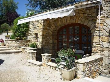 Gîte pour 4 personnes, avec jardin ainsi que piscine et terrasse, animaux acceptés à Saint-Martial-de-Nabirat
