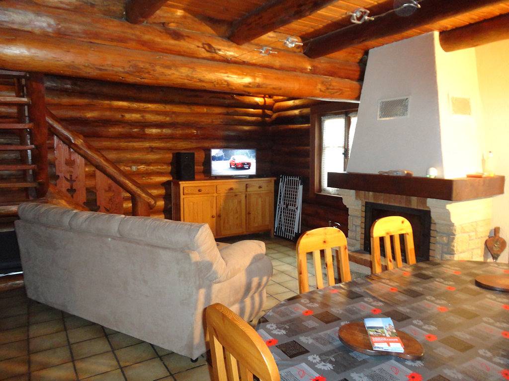Location chalet fuste avec vue sur le Lac in Marcillac-la-Croisille, Région de Tulle