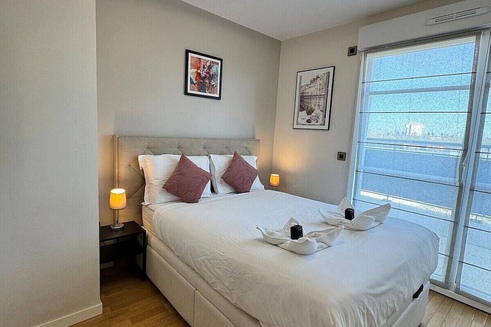 Entire apartment, Apartment-Private Bathroom-Apartment-Countryside view-Dream Apartments in Chessy, Seine-et-Marne