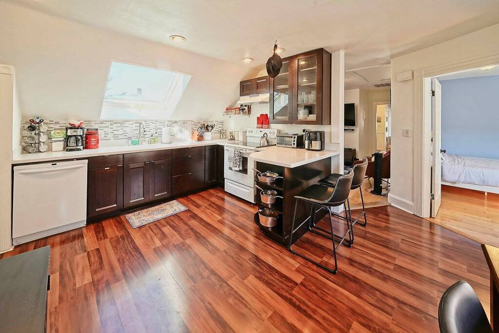 Ganze Wohnung, ★ Cozy Coastal Condo: Steps to Downtown & Waterfront ★ in Salem (MA), Essex County (MA)