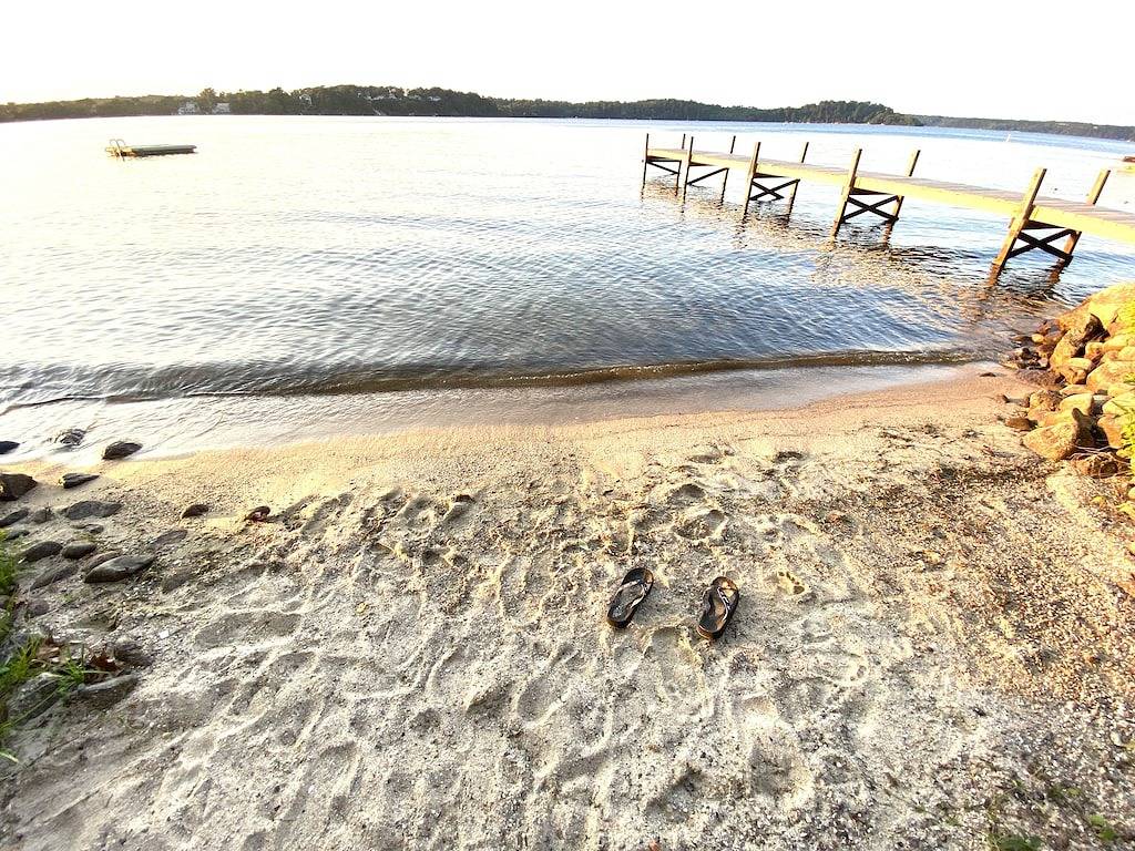 Haus am Wasser mit eigenem Strand am See! in Harwich, Cape Cod