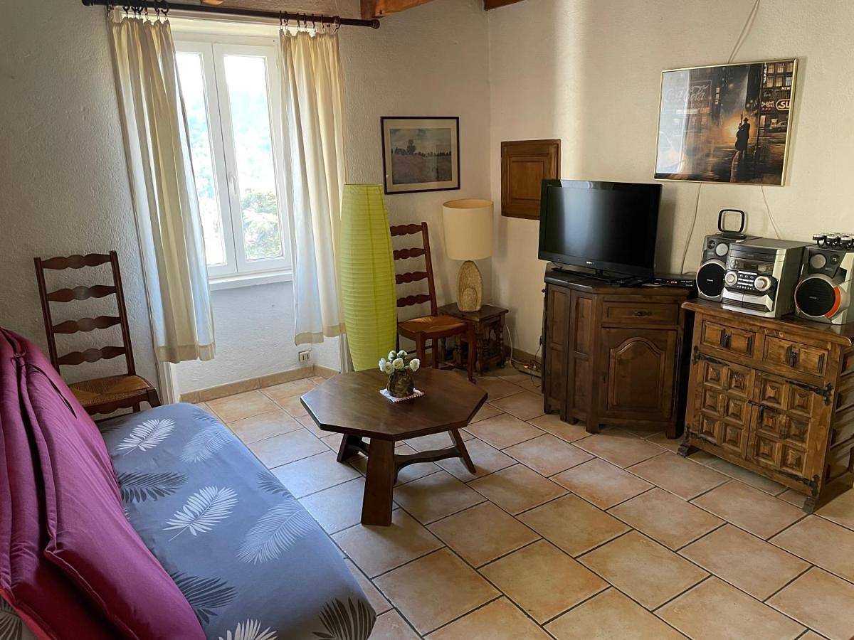 Appartement entier, Two-Bedroom Apartment in Saint-Mélany, Parc naturel régional des Monts d'Ardèche