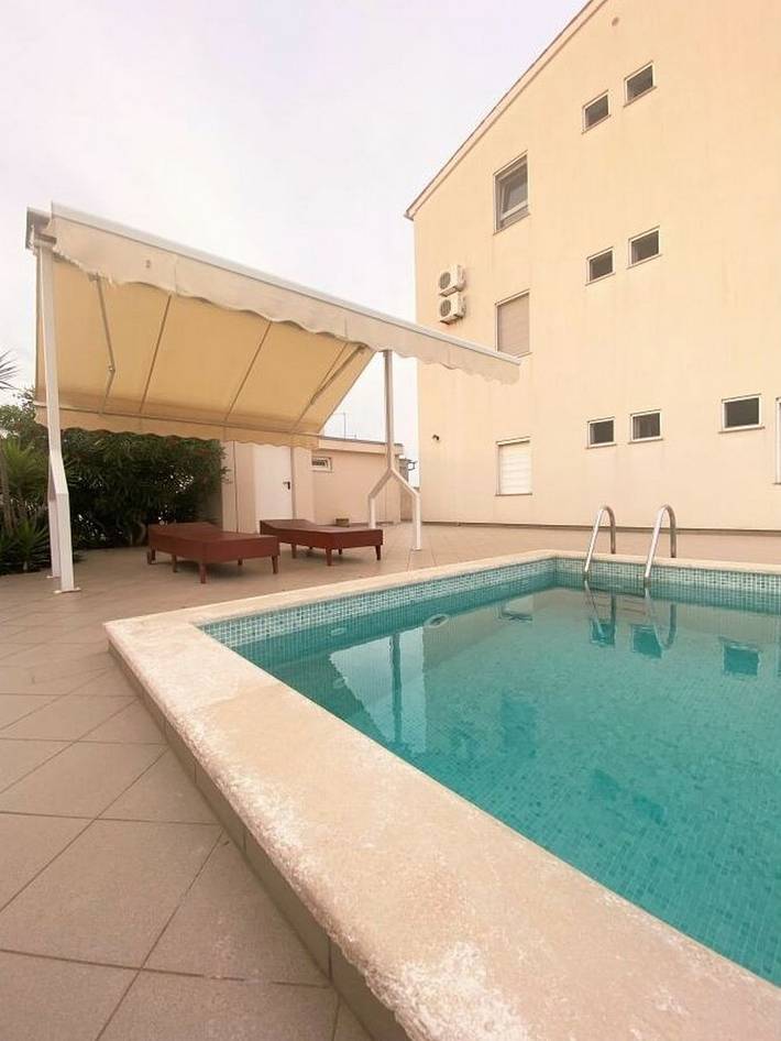Ferienhaus für 26 Personen, mit Balkon/Terrasse und Pool in Pula-Medulin