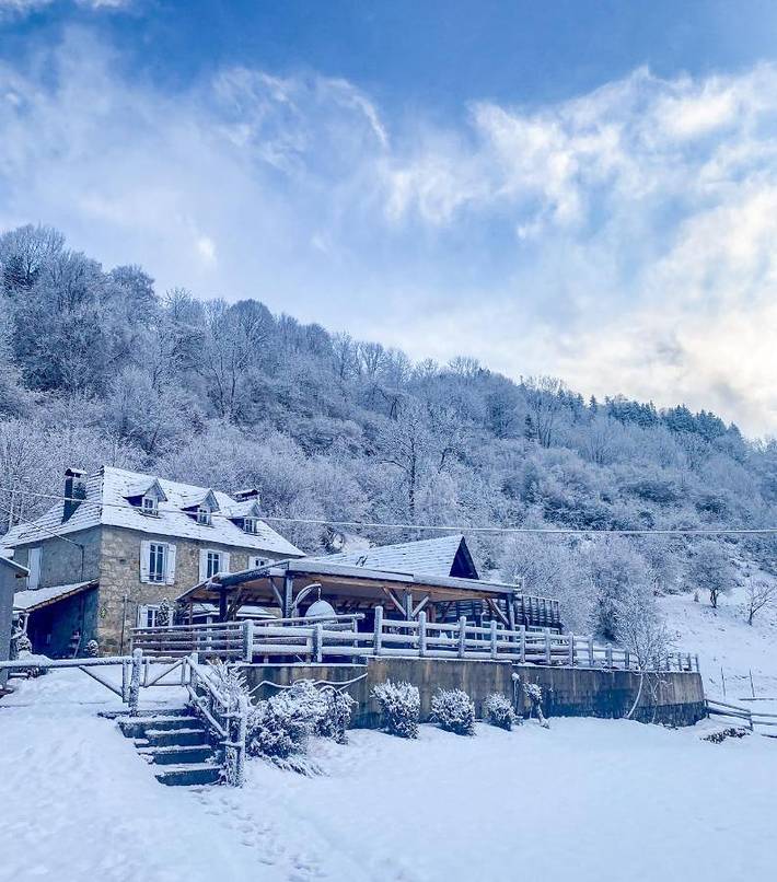 Hôtel pour 4 personnes, avec Terrasse et Jacuzzi ainsi que Jardin et Piscine à Boutx
