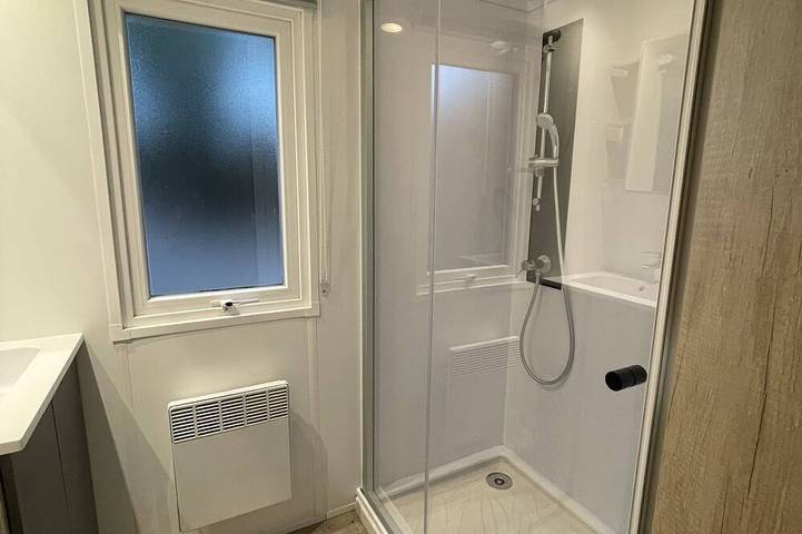 Mobil home pour 6 personnes, avec terrasse ainsi que piscine et jardin dans Hersin-Coupigny - 4