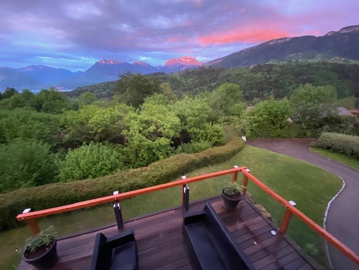 Location de vacances pour 8 personnes, avec vue sur le lac ainsi que terrasse et jardin à Saint-Jorioz - 3