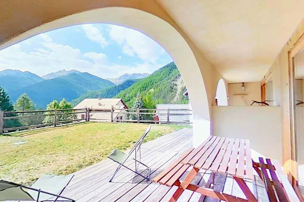 Entire apartment, Casa-Joubarbe Super 4p terrasse plein sud Arvieux! in Arvieux, Queyras