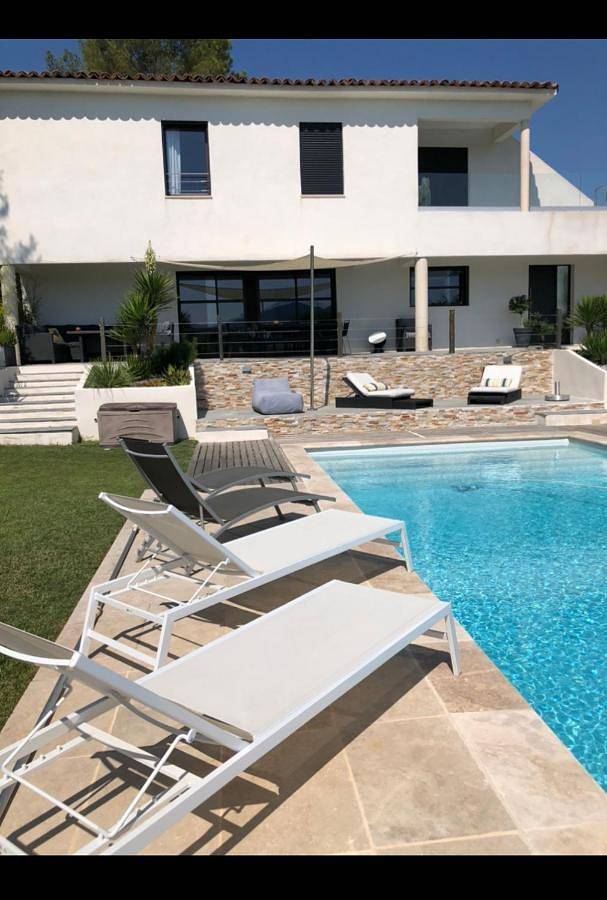 Villa pour 7 personnes, avec terrasse ainsi que vue et piscine - 1