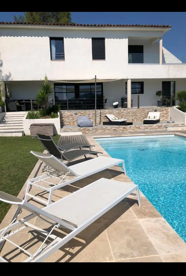 Chalet para 7 personas, con terraza además de vistas y piscina - 1