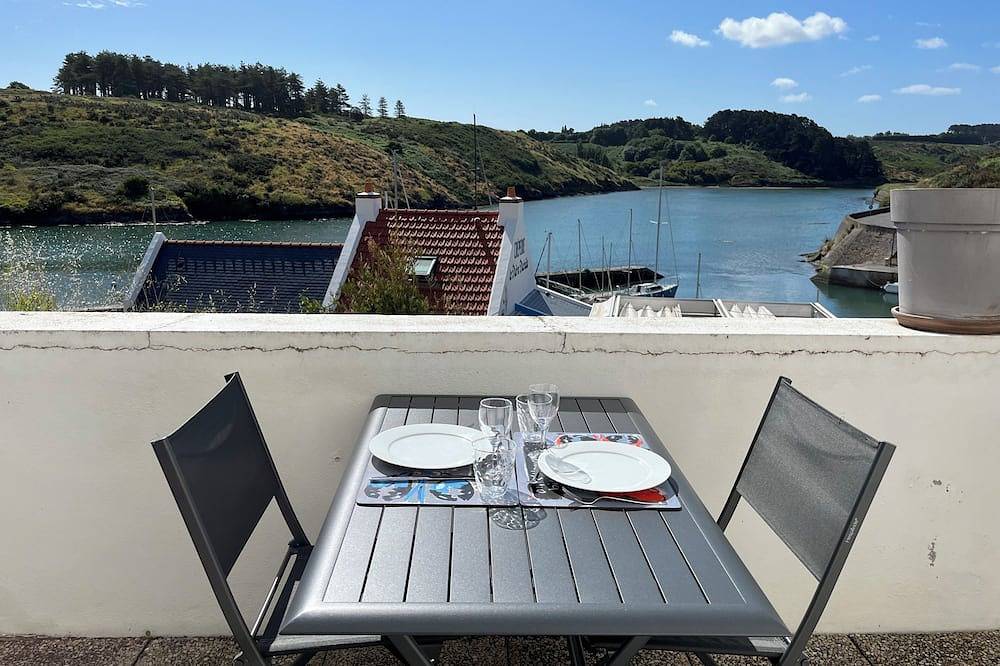 Ganze Wohnung, T2 apartment with terrace and view of Sauzon ria in Sauzon, Côte des Mégalithes