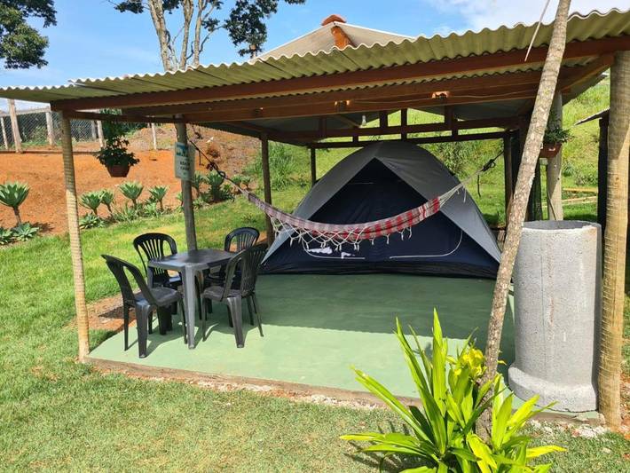 Camping para 3 personas, con vistas y jardín además de terraza y piscina en Brasil