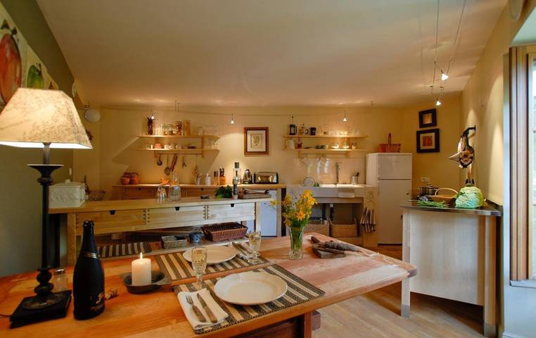 Location de vacances pour 2 personnes, avec vue ainsi que piscine et balcon à Villetoureix - 2