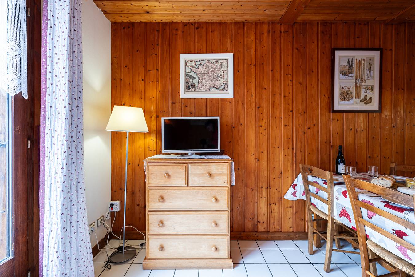 Apartamento entero, Apartamento 'Bergeronnette' con vistas a la montaña, terraza compartida y Wi-Fi in La Giettaz, Albertville region