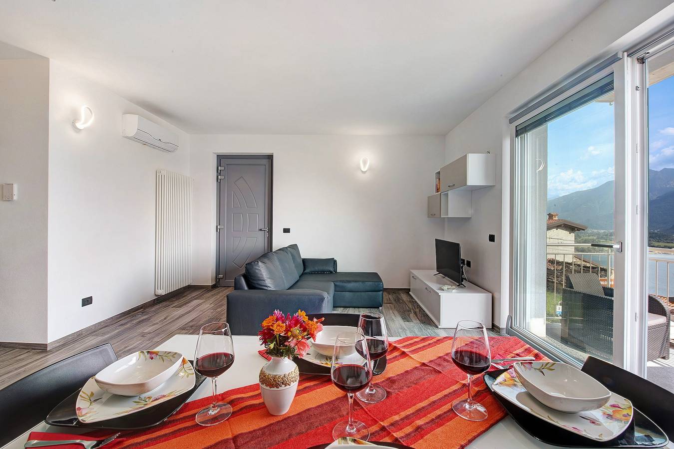 Appartement entier, Nouvel appartement Casa Andrea avec vue sur le lac, terrasse et parking gratuit sur place in Aurogna, Trezzone