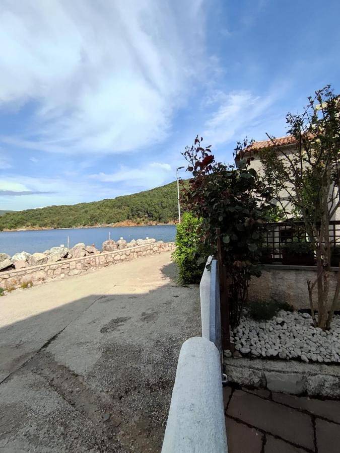 Ferienwohnung für 2 Personen, mit Ausblick und Terrasse auf Cres - 3