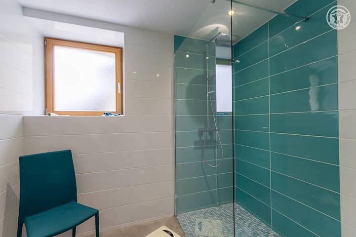 Location de vacances pour 6 personnes, avec terrasse dans Ayn - 4