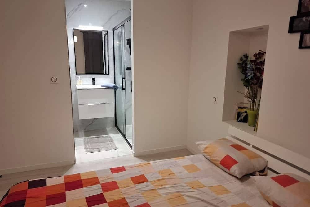 Entire apartment, Appartement T2 de 40m2, Rénové au Cœur de la Ville Médiévale des Arcs Surargens in Les Arcs (Var), Draguignan region