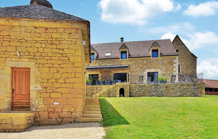 Location de vacances pour 9 personnes, avec piscine et terrasse, animaux acceptés à Prats-de-Carlux - 2