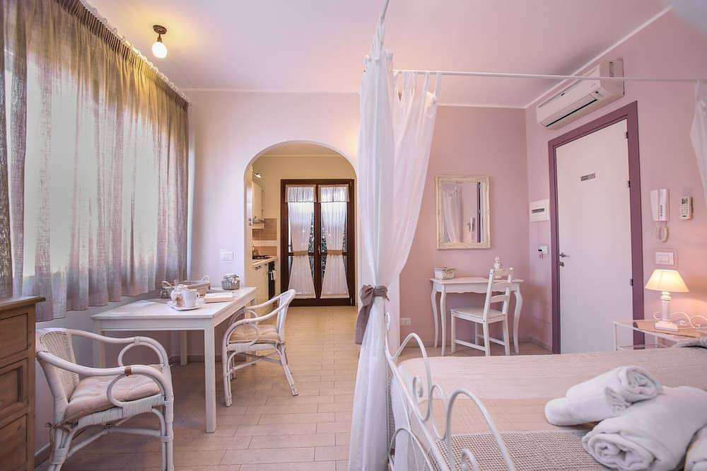 Entire apartment, Romantic studio apartment in Villa in Pozzallo, Ragusa Province