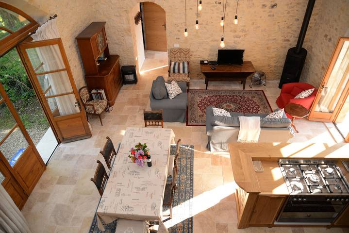 Gîte pour 8 personnes, avec terrasse ainsi que vue et jardin à Trémolat - 3