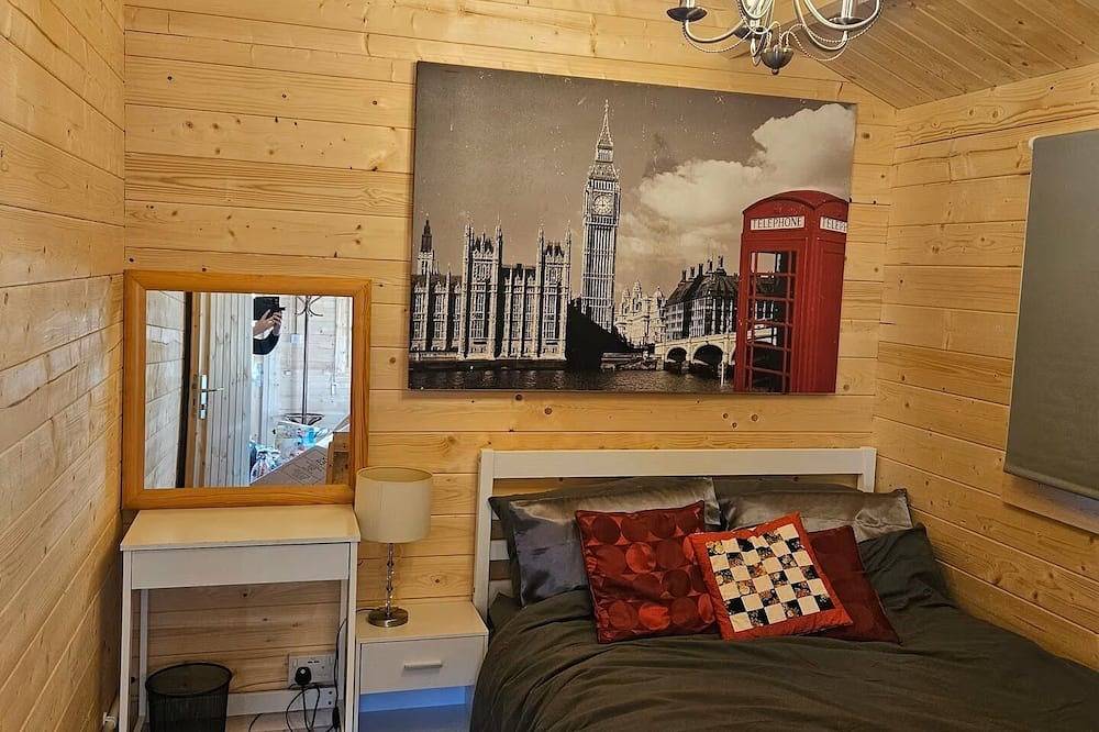 A Cosy cabin retreat - 5 mins away from Windsor and 10 mins from Legoland. in Berkshire