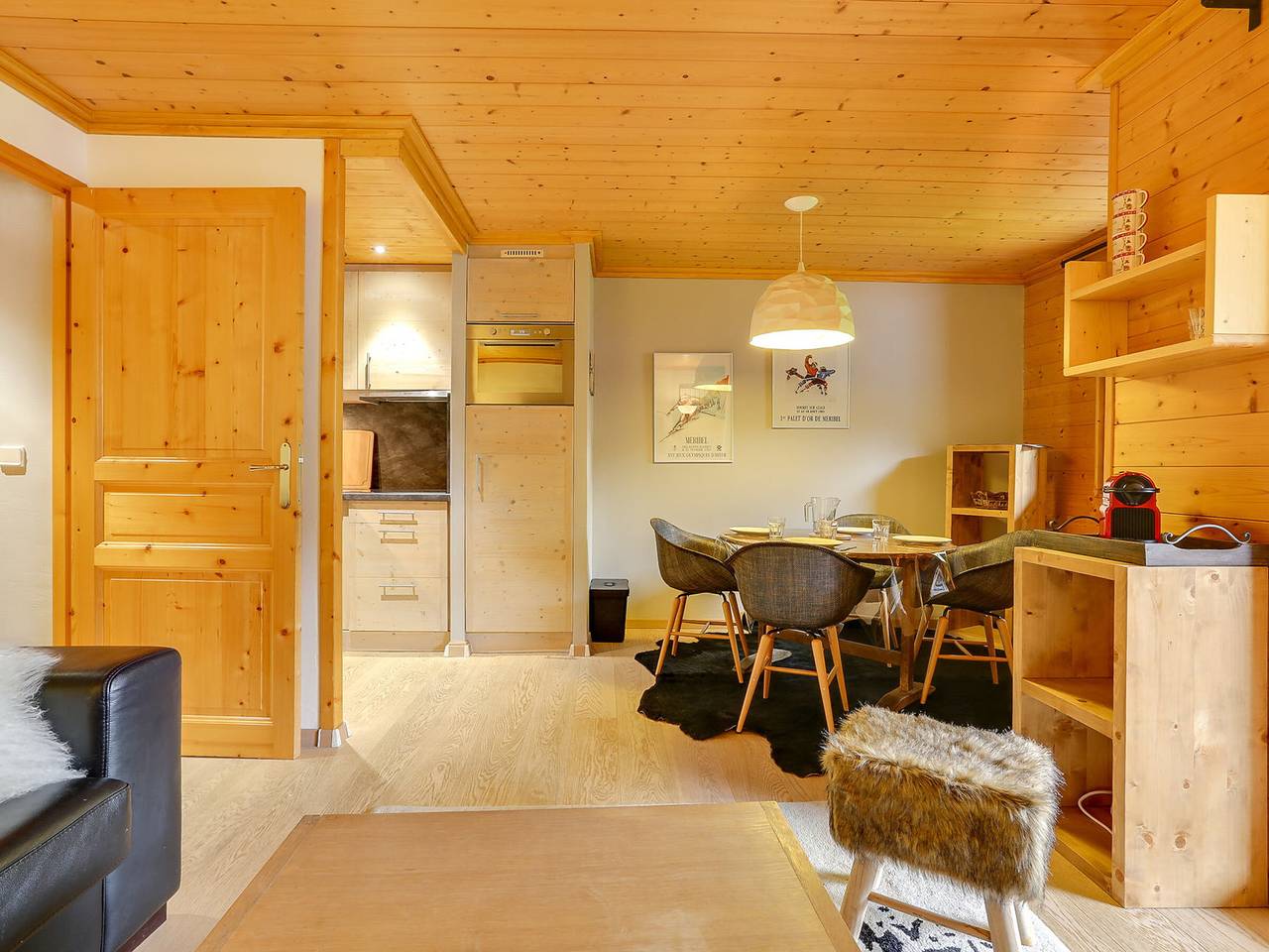 Entire apartment, Cozy Apartment Near Méribel Center, Perfect for Families – Sleeps 4/5, with Garage and Balcony in Les Allues, Les Trois Vallées