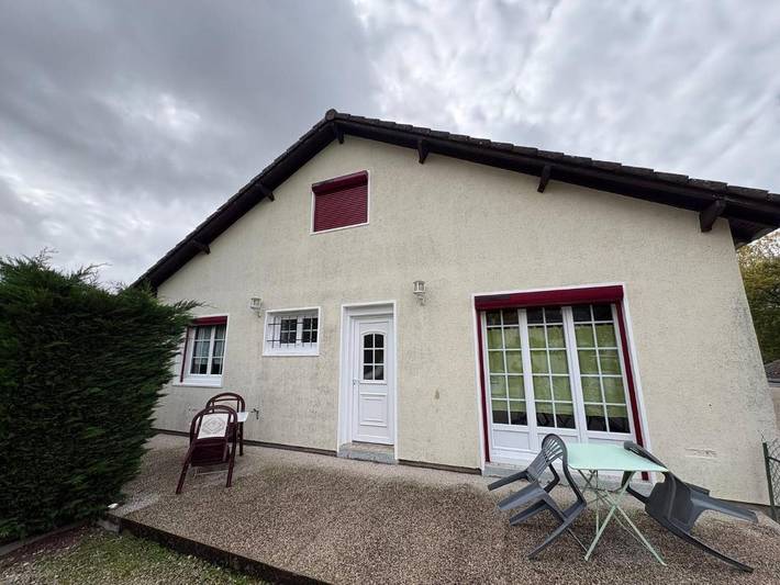 Gîte pour 7 personnes, avec terrasse dans Nevoy