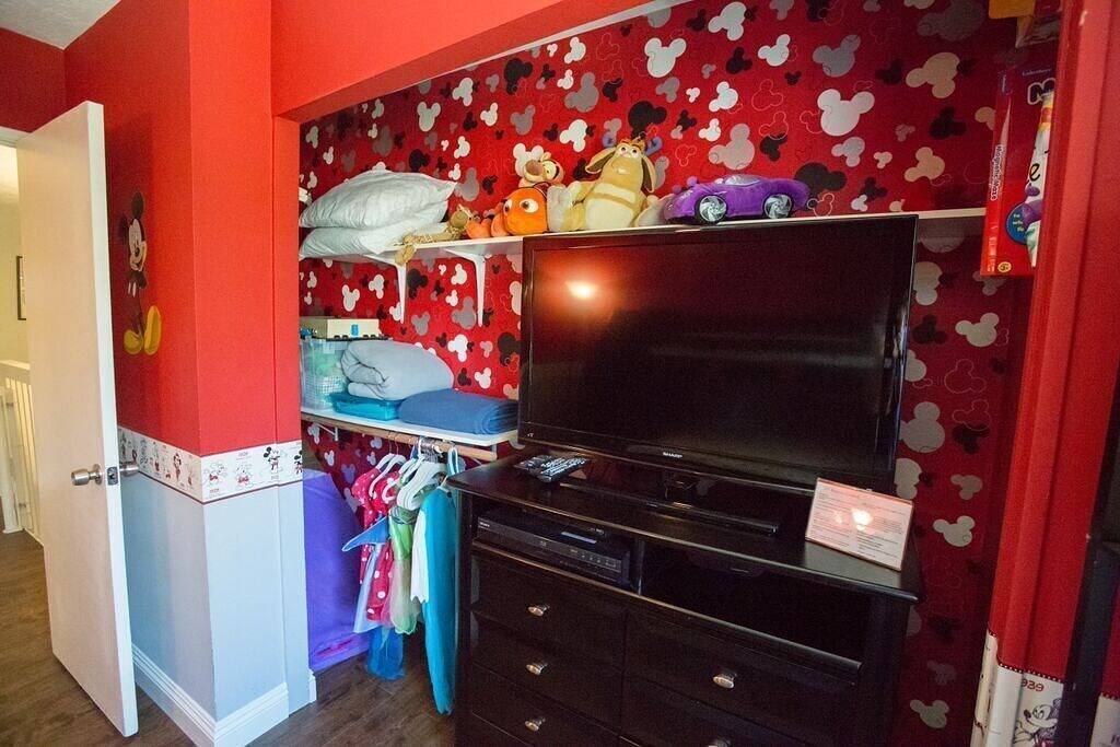 Ganze Wohnung, Funtierland + Radiator Springs + Spaziergang nach Disneyland + 3 Pools + Netflix in Anaheim, Orange County