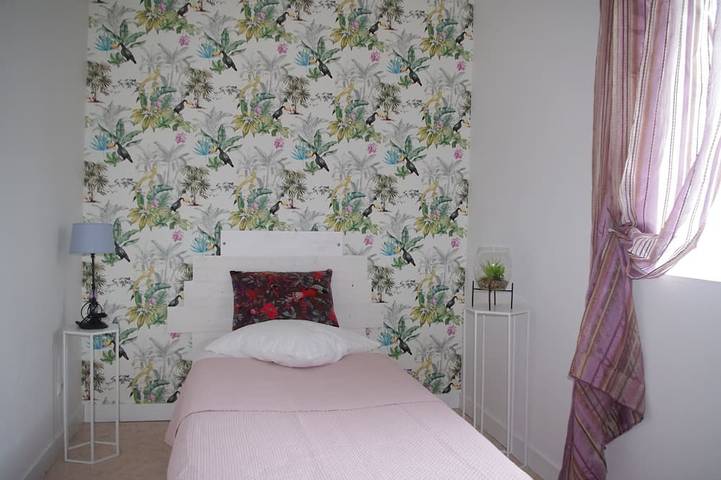 Location de vacances pour 3 personnes, avec terrasse et jardin à Cast - 4