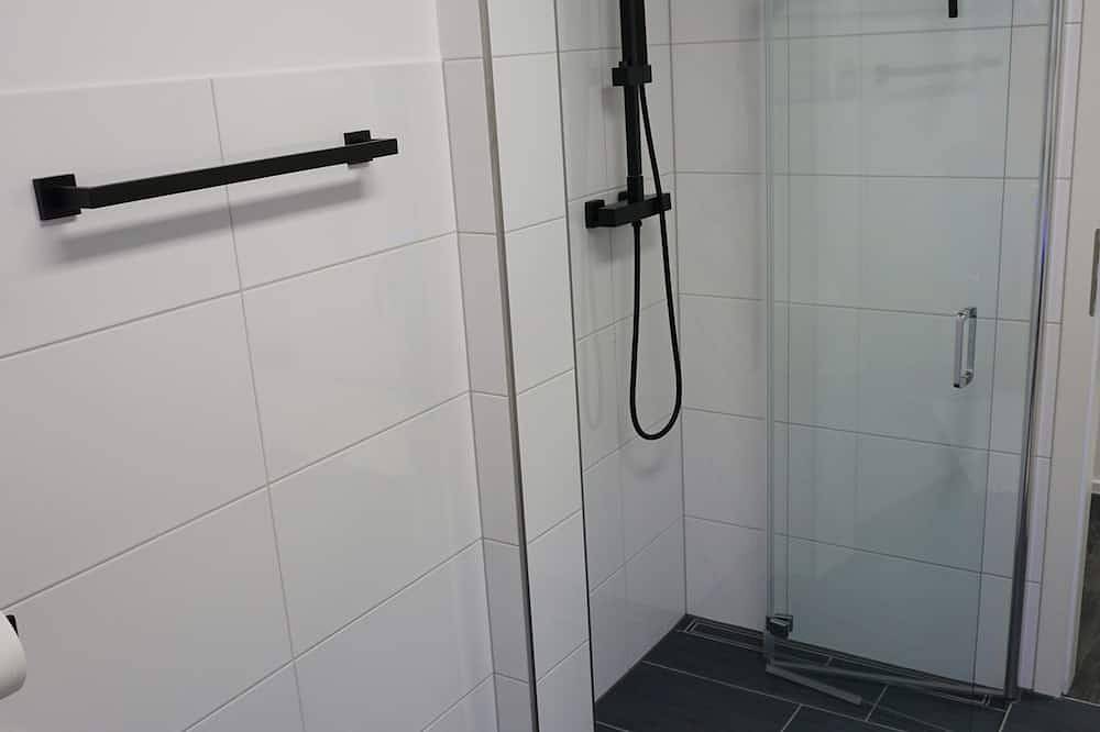 Ganze Wohnung, Ferienhaus mit 6 Apartments, Terrasse und Blick auf den Stausee in Saaldorf, Bad Lobenstein