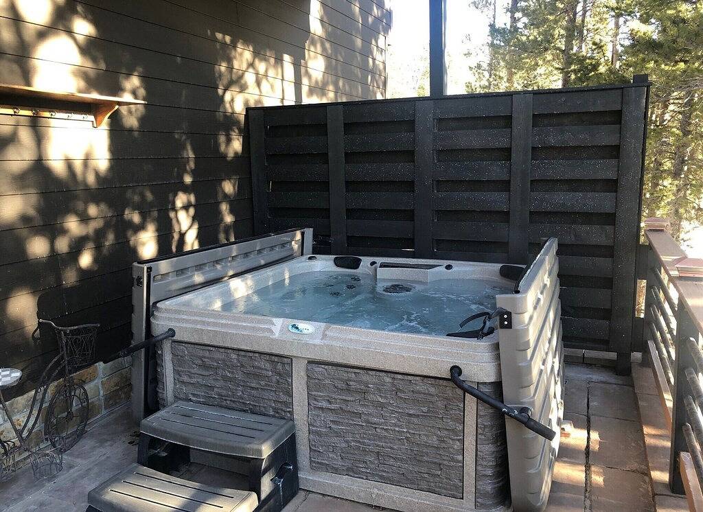 Neues 1br Bergversteck mit Whirlpool. 5 Minuten nach Blackhawk, 20 Minuten nach Nederland, 45 Minuten nach Denve in Arapaho and Roosevelt National Forests