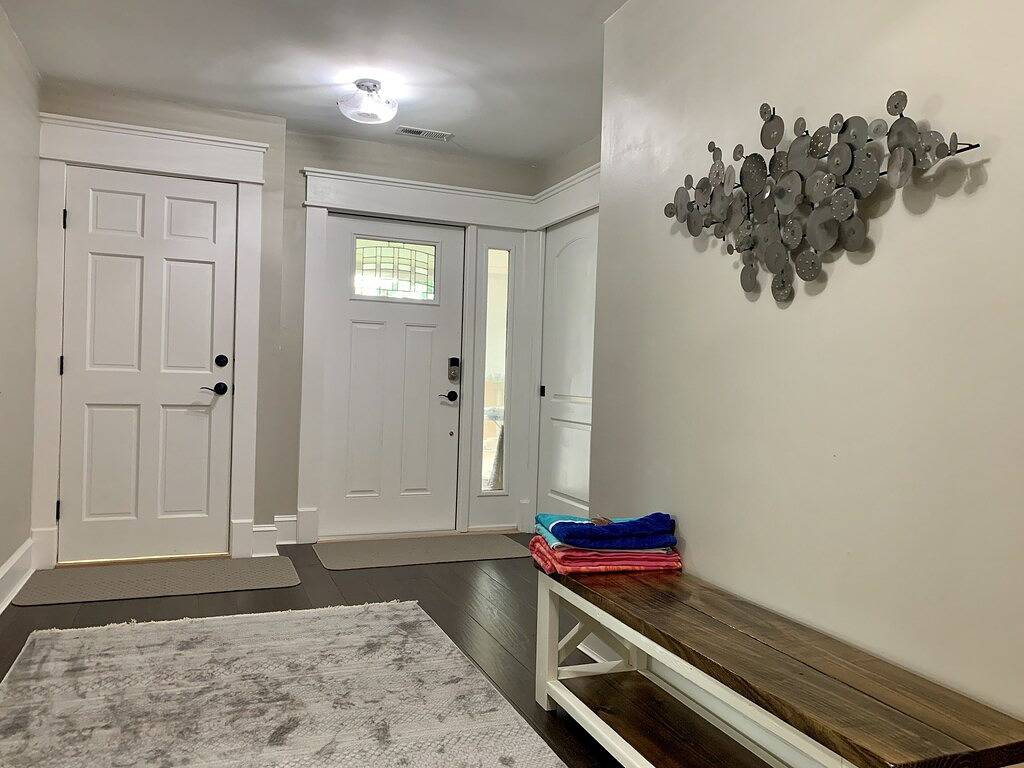 Farmhouse Beach Home 2 Bdrm 2 blocks from beach! in Virginia Beach