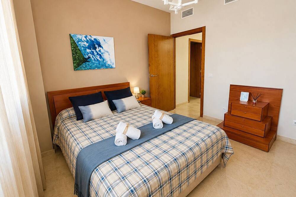 Lux Villa with Year-Round Heated Pool, beautiful outdoor space & Game Room in Montequinto, Dos Hermanas