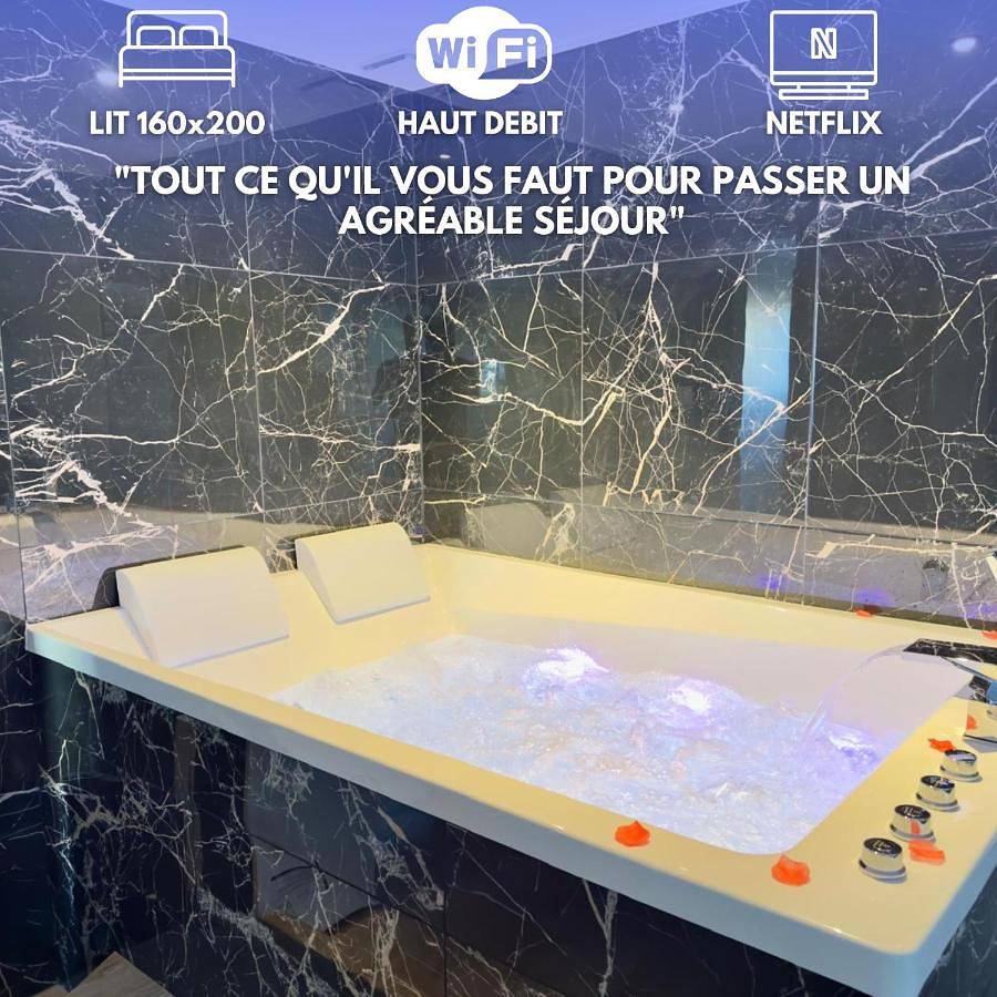 Appartement entier, Suite Romantique - Balneo Privé - Parking in Cuincy, Département Nord