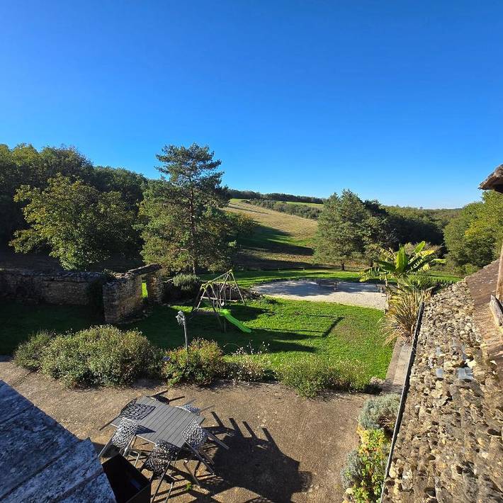 Location de vacances pour 15 personnes, avec vue ainsi que jardin et piscine à Montignac - 4