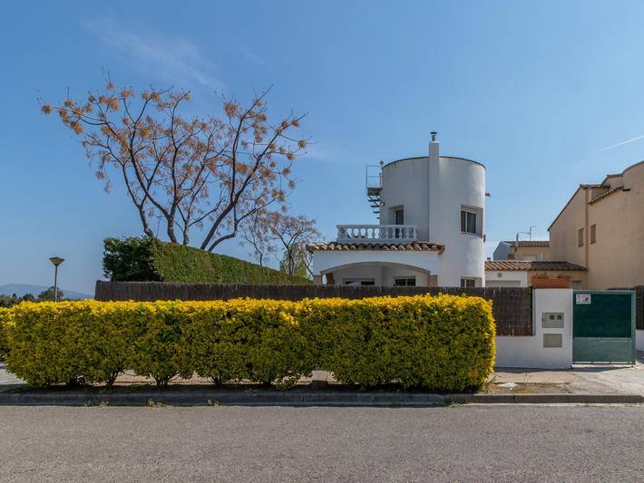 Ferienhaus: Pool, 200 m zum Strand, A/C, Wlan, 3 Sz, Haustiere erlaubt, Parkplatz in Sant Pere Pescador, Oberampurien