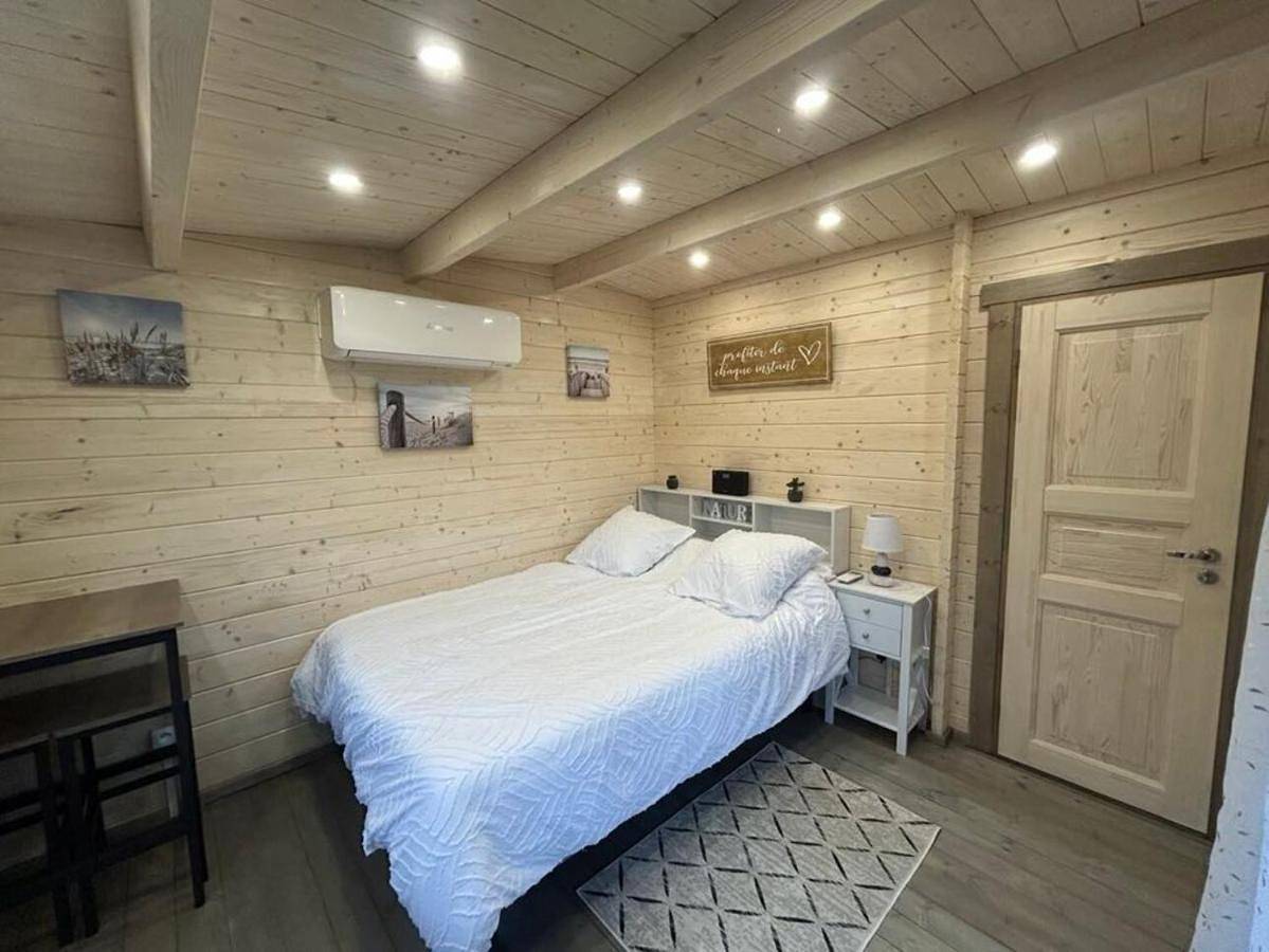 Double Room with Garden View in Sénas, Région d'Arles